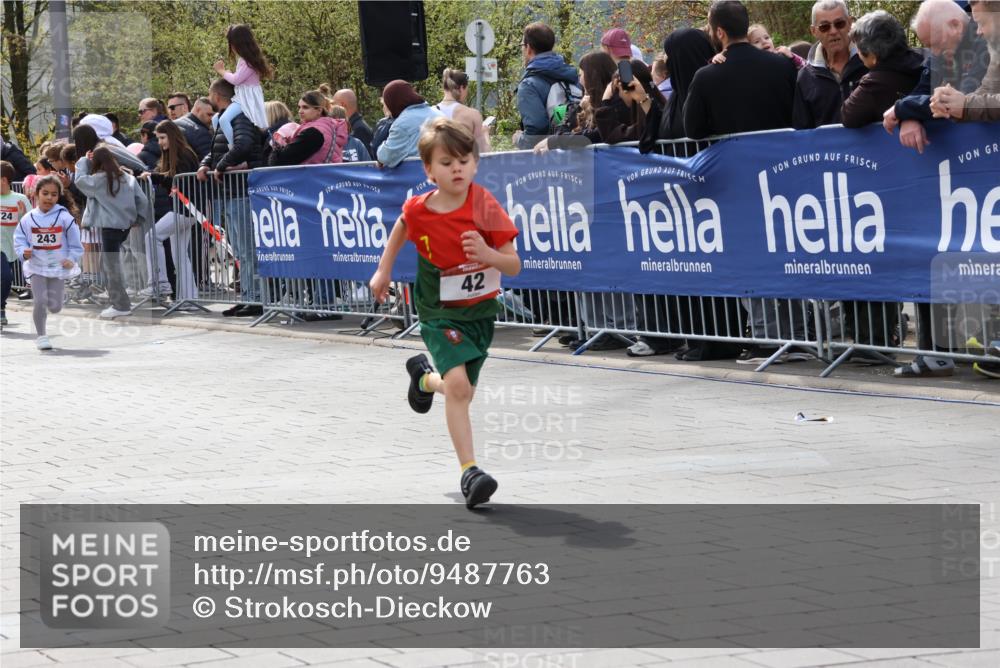 12.04.2026 - 45. Internationalen Wilhelmsburger Insellauf Strokosch-Dieckow http://msf.ph/oto/9487763 12.04.2026 14:10:27 Ziel 633, 963, 1513, 909, 708, 615, 184, 187, 42, 706, 246, 243, 717, 724, 929, 722, 239, 704 meine-sportfotos.de