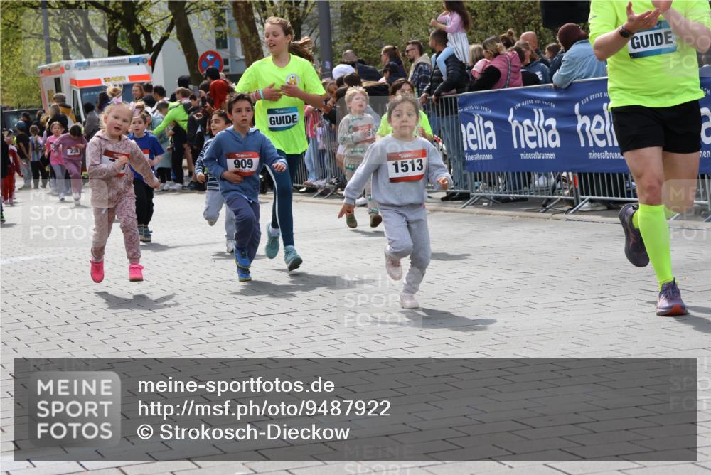 12.04.2026 - 45. Internationalen Wilhelmsburger Insellauf Strokosch-Dieckow http://msf.ph/oto/9487922 12.04.2026 14:10:22 Ziel 60, 746, 664, 218, 203, 633, 963, 1513, 909, 708, 615, 184, 187 meine-sportfotos.de