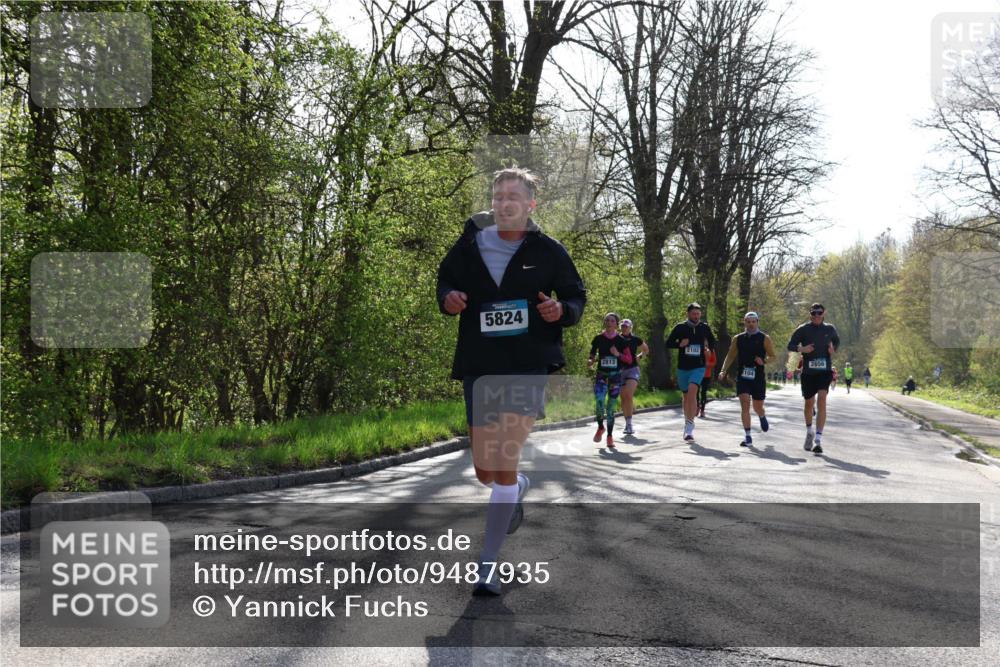 12.04.2026 - 45. Internationalen Wilhelmsburger Insellauf Yannick Fuchs http://msf.ph/oto/9487935 12.04.2026 10:33:01 Laufen 5824, 2813, 2102, 2656 meine-sportfotos.de