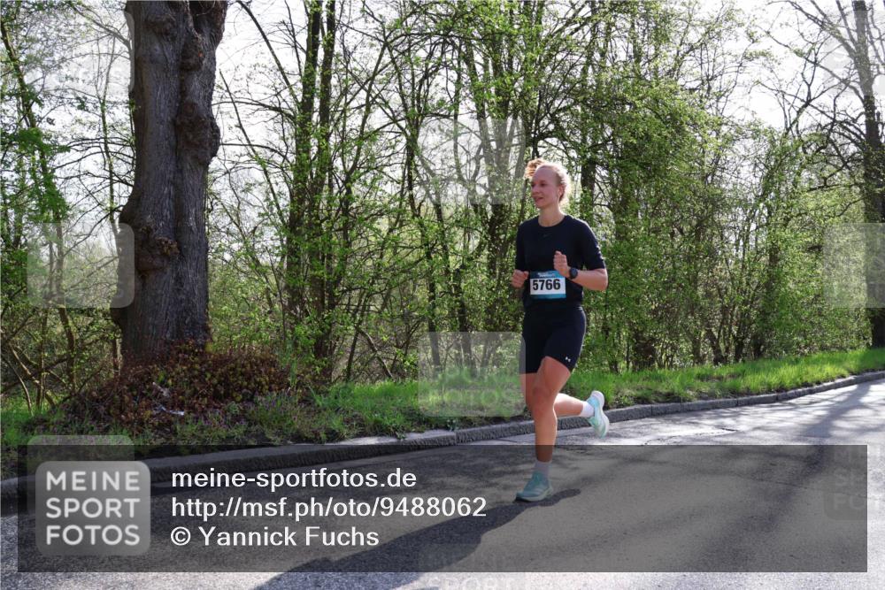 12.04.2026 - 45. Internationalen Wilhelmsburger Insellauf Yannick Fuchs http://msf.ph/oto/9488062 12.04.2026 10:33:15 Laufen 5766 meine-sportfotos.de