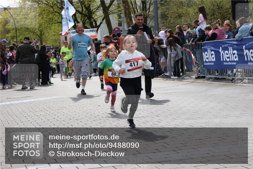12.04.2026 - 45. Internationalen Wilhelmsburger Insellauf Strokosch-Dieckow http://msf.ph/oto/9488090 12.04.2026 14:10:14 Ziel 946, 738, 201, 189, 269, 1524, 961, 938, 198, 932, 639, 205, 153, 48, 86, 132, 417, 60, 746, 664, 218, 203 meine-sportfotos.de