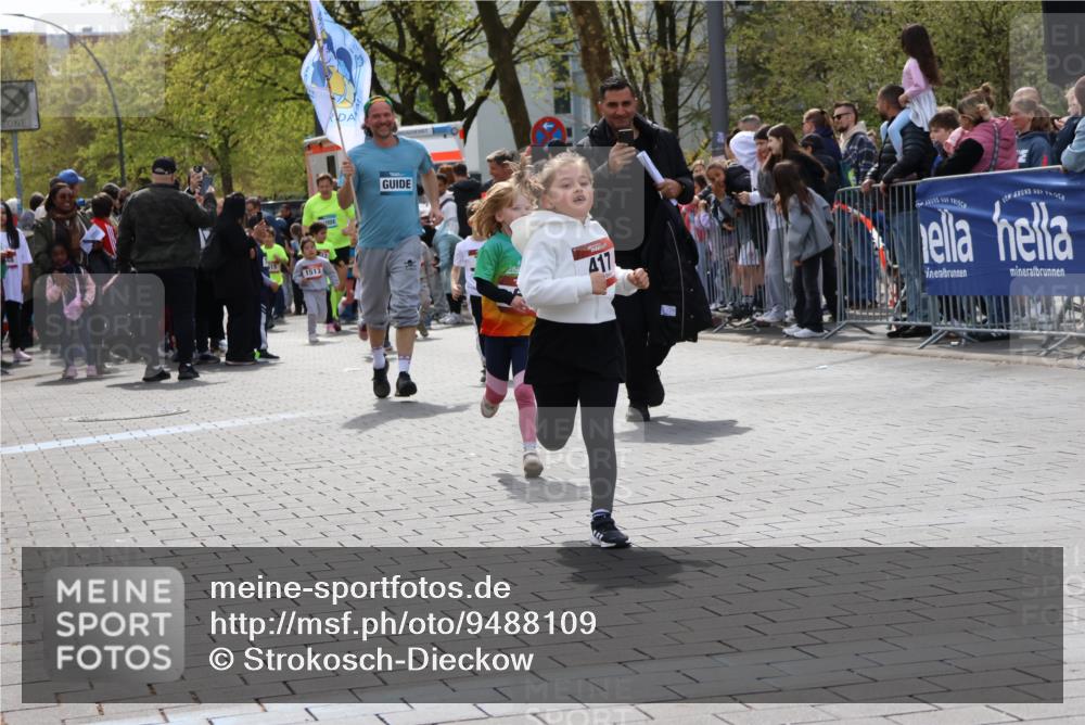 12.04.2026 - 45. Internationalen Wilhelmsburger Insellauf Strokosch-Dieckow http://msf.ph/oto/9488109 12.04.2026 14:10:14 Ziel 946, 738, 201, 189, 269, 1524, 961, 938, 198, 932, 639, 205, 153, 48, 86, 132, 417, 60, 746, 664, 218, 203 meine-sportfotos.de