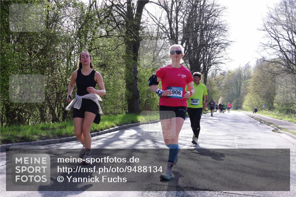 12.04.2026 - 45. Internationalen Wilhelmsburger Insellauf Yannick Fuchs http://msf.ph/oto/9488134 12.04.2026 10:33:29 Laufen 906, 5805 meine-sportfotos.de
