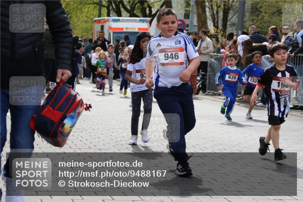 12.04.2026 - 45. Internationalen Wilhelmsburger Insellauf Strokosch-Dieckow http://msf.ph/oto/9488167 12.04.2026 14:10:09 Ziel 207, 920, 770, 182, 19, 913, 181, 529, 942, 157, 1518, 192, 946, 738, 201, 189, 269, 1524, 961, 938, 198, 932, 639, 205, 153, 48, 86, 132, 417 meine-sportfotos.de