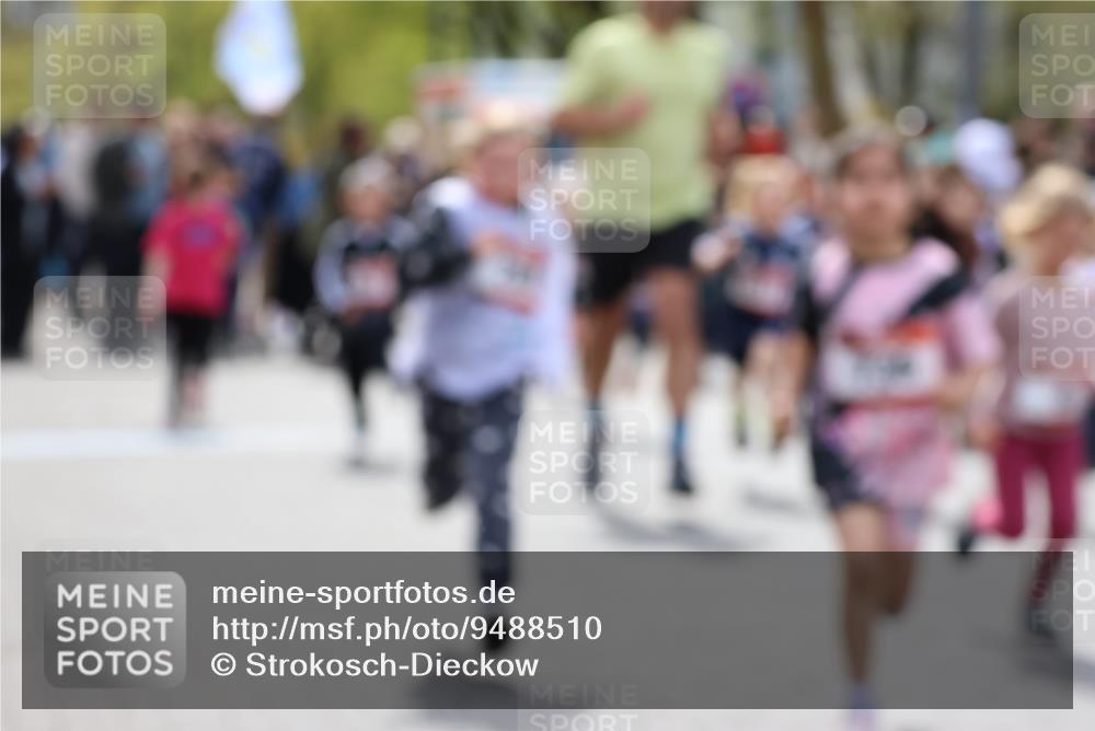 12.04.2026 - 45. Internationalen Wilhelmsburger Insellauf Strokosch-Dieckow http://msf.ph/oto/9488510 12.04.2026 14:09:54 Ziel 200, 563, 53, 712, 1512, 1525, 551, 764, 567, 720, 719, 907, 158, 268, 543, 721, 1503, 736, 715, 6, 1504, 412, 681, 640, 248, 441, 723, 119, 186 meine-sportfotos.de