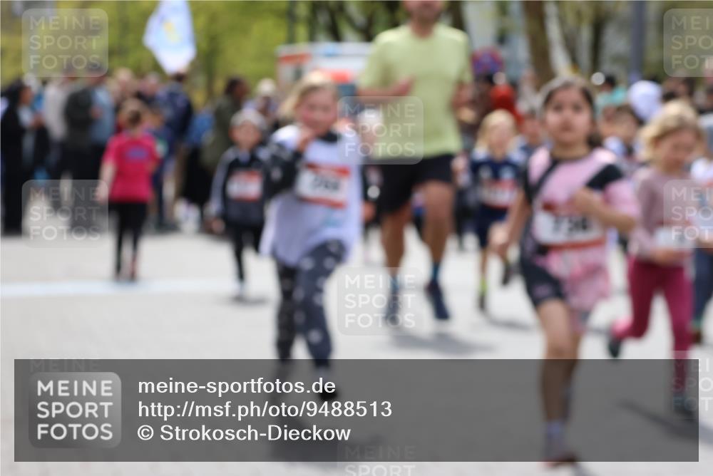 12.04.2026 - 45. Internationalen Wilhelmsburger Insellauf Strokosch-Dieckow http://msf.ph/oto/9488513 12.04.2026 14:09:54 Ziel 200, 563, 53, 712, 1512, 1525, 551, 764, 567, 720, 719, 907, 158, 268, 543, 721, 1503, 736, 715, 6, 1504, 412, 681, 640, 248, 441, 723, 119, 186 meine-sportfotos.de
