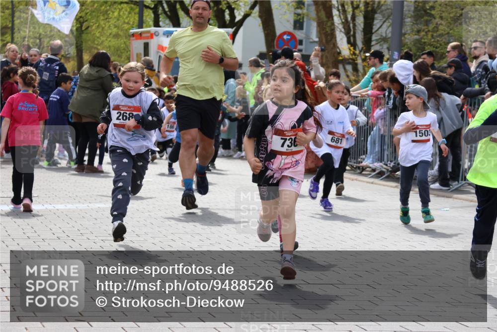 12.04.2026 - 45. Internationalen Wilhelmsburger Insellauf Strokosch-Dieckow http://msf.ph/oto/9488526 12.04.2026 14:09:54 Ziel 200, 563, 53, 712, 1512, 1525, 551, 764, 567, 720, 719, 907, 158, 268, 543, 721, 1503, 736, 715, 6, 1504, 412, 681, 640, 248, 441, 723, 119, 186 meine-sportfotos.de