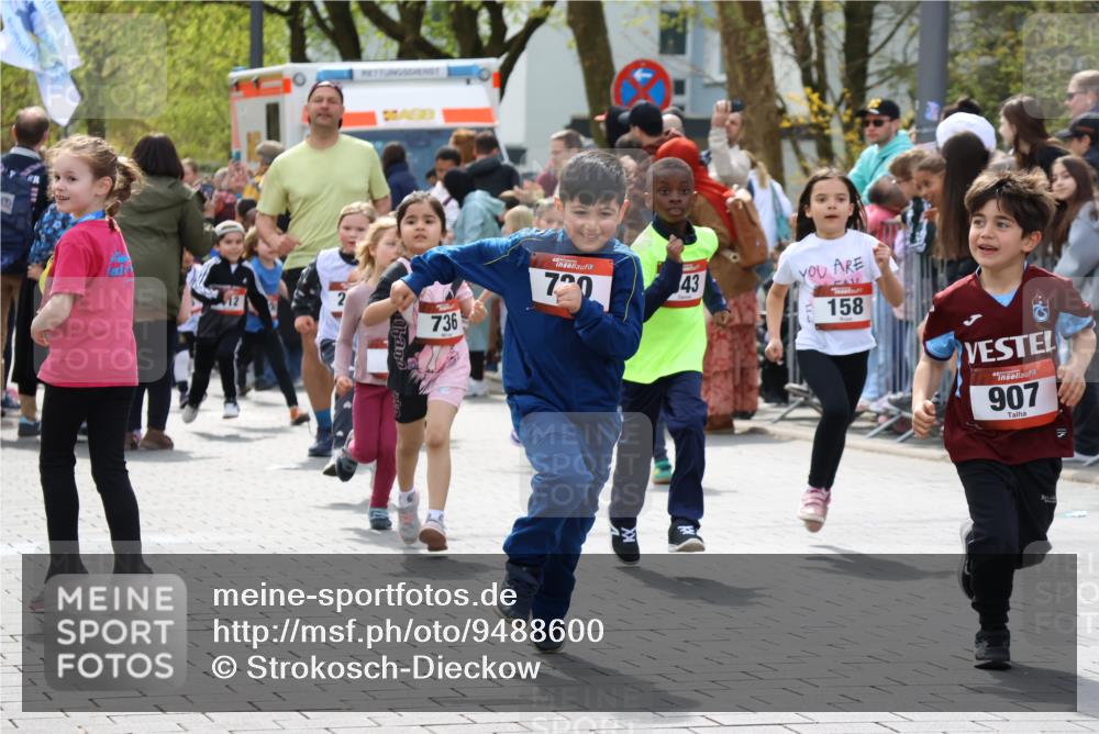 12.04.2026 - 45. Internationalen Wilhelmsburger Insellauf Strokosch-Dieckow http://msf.ph/oto/9488600 12.04.2026 14:09:52 Ziel 7, 917, 284, 44, 200, 563, 53, 712, 1512, 1525, 551, 764, 567, 720, 719, 907, 158, 268, 543, 721, 1503, 736, 715, 6, 1504, 412, 681 meine-sportfotos.de