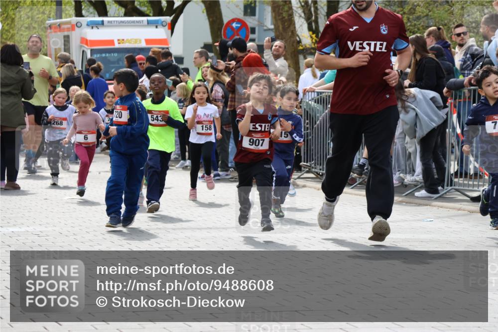 12.04.2026 - 45. Internationalen Wilhelmsburger Insellauf Strokosch-Dieckow http://msf.ph/oto/9488608 12.04.2026 14:09:50 Ziel 908, 776, 172, 183, 196, 449, 772, 7, 917, 284, 44, 200, 563, 53, 712, 1512, 1525, 551, 764, 567, 720, 719, 907, 158, 268, 543, 721, 1503, 736, 715, 6 meine-sportfotos.de