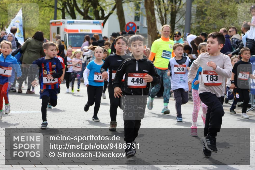 12.04.2026 - 45. Internationalen Wilhelmsburger Insellauf Strokosch-Dieckow http://msf.ph/oto/9488731 12.04.2026 14:09:43 Ziel 921, 251, 945, 934, 212, 735, 190, 240, 1520, 206, 908, 776, 172, 183, 196, 449, 772, 7, 917, 284, 44, 200, 563, 53, 712, 1512, 1525, 551, 764, 567 meine-sportfotos.de
