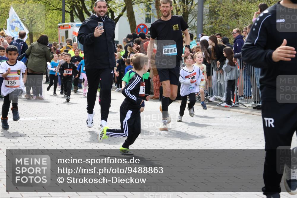 12.04.2026 - 45. Internationalen Wilhelmsburger Insellauf Strokosch-Dieckow http://msf.ph/oto/9488863 12.04.2026 14:09:38 Ziel 1501, 249, 1059, 1516, 94, 921, 251, 945, 934, 212, 735, 190, 240, 1520, 206, 908, 776 meine-sportfotos.de
