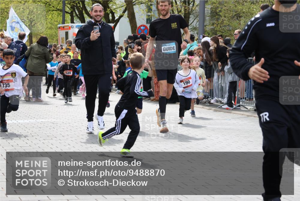 12.04.2026 - 45. Internationalen Wilhelmsburger Insellauf Strokosch-Dieckow http://msf.ph/oto/9488870 12.04.2026 14:09:38 Ziel 1501, 249, 1059, 1516, 94, 921, 251, 945, 934, 212, 735, 190, 240, 1520, 206, 908, 776 meine-sportfotos.de