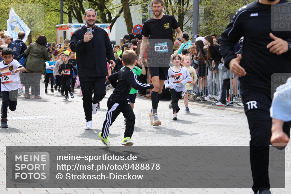 12.04.2026 - 45. Internationalen Wilhelmsburger Insellauf Strokosch-Dieckow http://msf.ph/oto/9488878 12.04.2026 14:09:38 Ziel 1501, 249, 1059, 1516, 94, 921, 251, 945, 934, 212, 735, 190, 240, 1520, 206, 908, 776 meine-sportfotos.de