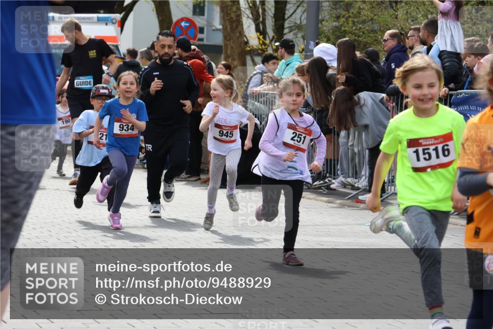 12.04.2026 - 45. Internationalen Wilhelmsburger Insellauf Strokosch-Dieckow http://msf.ph/oto/9488929 12.04.2026 14:09:34 Ziel 25, 1066, 209, 915, 221, 541, 1501, 249, 1059, 1516, 94, 921, 251, 945, 934, 212, 735, 190 meine-sportfotos.de