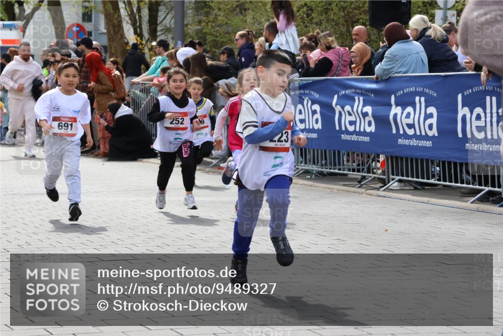 12.04.2026 - 45. Internationalen Wilhelmsburger Insellauf Strokosch-Dieckow http://msf.ph/oto/9489327 12.04.2026 14:09:19 Ziel 947, 180, 12, 911, 741, 1502, 927, 215, 577, 223, 271, 691, 1511, 252, 270, 220, 219 meine-sportfotos.de