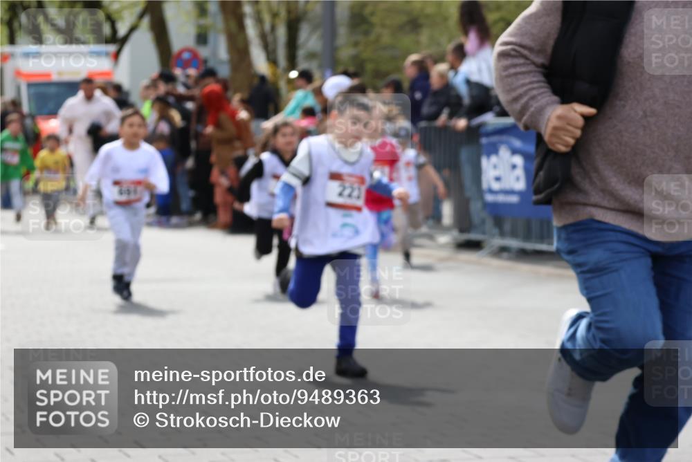 12.04.2026 - 45. Internationalen Wilhelmsburger Insellauf Strokosch-Dieckow http://msf.ph/oto/9489363 12.04.2026 14:09:18 Ziel 947, 180, 12, 911, 741, 1502, 927, 215, 577, 223, 271, 691, 1511, 252, 270, 220, 219 meine-sportfotos.de