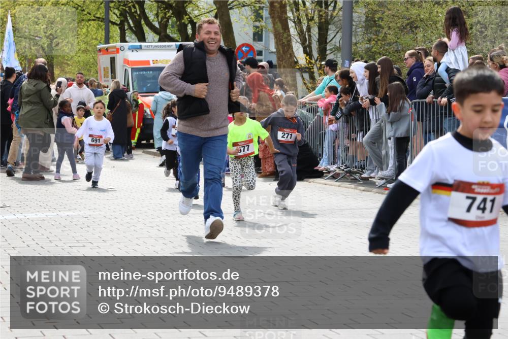 12.04.2026 - 45. Internationalen Wilhelmsburger Insellauf Strokosch-Dieckow http://msf.ph/oto/9489378 12.04.2026 14:09:16 Ziel 955, 786, 947, 180, 12, 911, 741, 1502, 927, 215, 577, 223, 271, 691, 1511, 252, 270, 220 meine-sportfotos.de