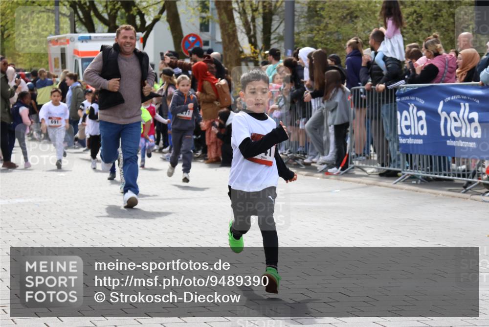 12.04.2026 - 45. Internationalen Wilhelmsburger Insellauf Strokosch-Dieckow http://msf.ph/oto/9489390 12.04.2026 14:09:15 Ziel 453, 273, 955, 786, 947, 180, 12, 911, 741, 1502, 927, 215, 577, 223, 271, 691, 1511, 252 meine-sportfotos.de