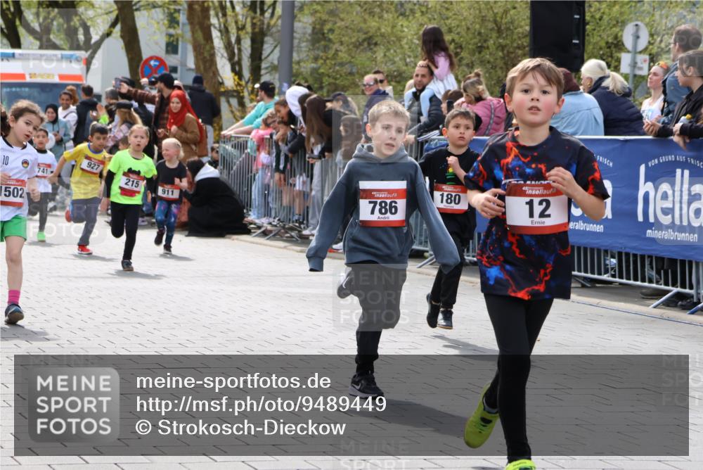 12.04.2026 - 45. Internationalen Wilhelmsburger Insellauf Strokosch-Dieckow http://msf.ph/oto/9489449 12.04.2026 14:09:11 Ziel 214, 939, 274, 191, 1075, 52, 247, 453, 273, 955, 786, 947, 180, 12, 911, 741, 1502, 927, 215, 577 meine-sportfotos.de