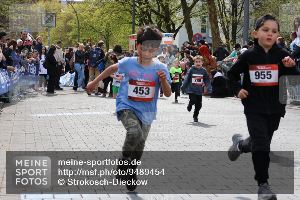 12.04.2026 - 45. Internationalen Wilhelmsburger Insellauf Strokosch-Dieckow http://msf.ph/oto/9489454 12.04.2026 14:09:10 Ziel 50, 256, 214, 939, 274, 191, 1075, 52, 247, 453, 273, 955, 786, 947, 180, 12, 911, 741, 1502, 927, 215 meine-sportfotos.de