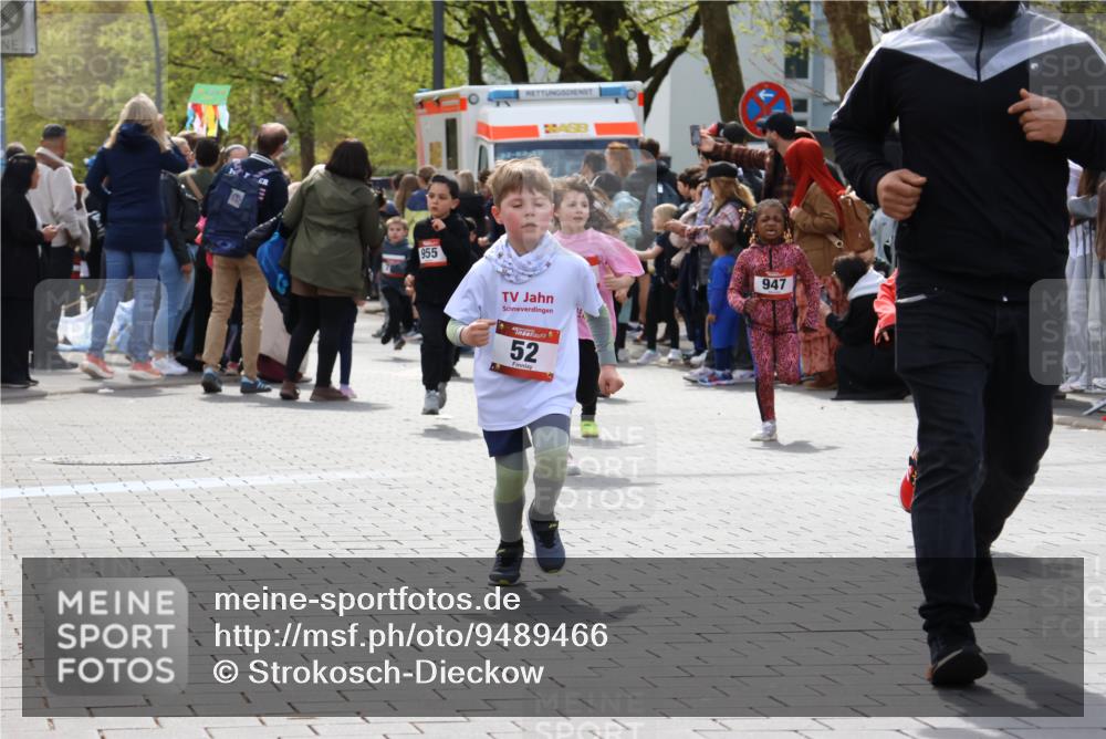 12.04.2026 - 45. Internationalen Wilhelmsburger Insellauf Strokosch-Dieckow http://msf.ph/oto/9489466 12.04.2026 14:09:05 Ziel 928, 953, 614, 235, 50, 256, 214, 939, 274, 191, 1075, 52, 247, 453, 273, 955, 786 meine-sportfotos.de