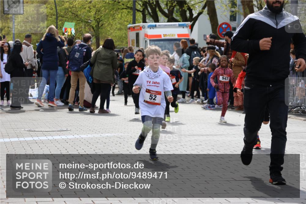 12.04.2026 - 45. Internationalen Wilhelmsburger Insellauf Strokosch-Dieckow http://msf.ph/oto/9489471 12.04.2026 14:09:05 Ziel 928, 953, 614, 235, 50, 256, 214, 939, 274, 191, 1075, 52, 247, 453, 273, 955, 786 meine-sportfotos.de