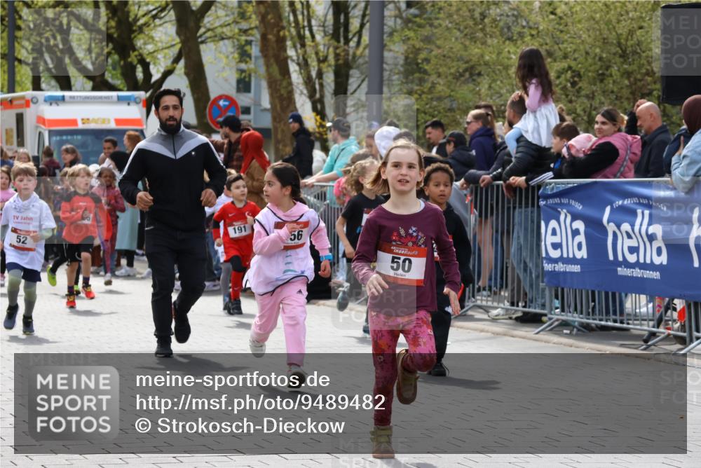 12.04.2026 - 45. Internationalen Wilhelmsburger Insellauf Strokosch-Dieckow http://msf.ph/oto/9489482 12.04.2026 14:09:02 Ziel 713, 547, 762, 281, 928, 953, 614, 235, 50, 256, 214, 939, 274, 191, 1075, 52, 247 meine-sportfotos.de