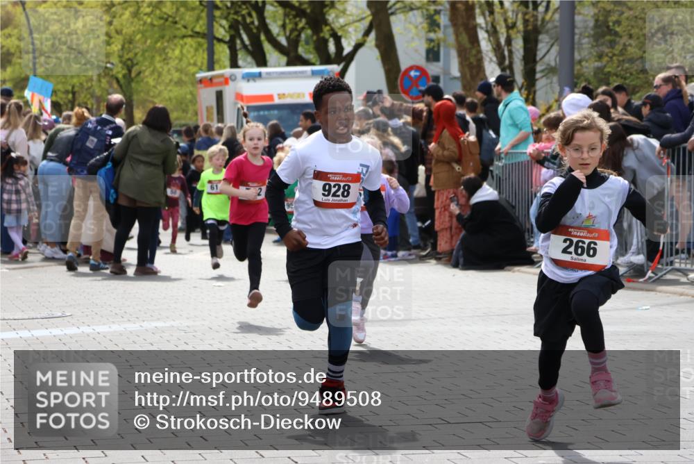 12.04.2026 - 45. Internationalen Wilhelmsburger Insellauf Strokosch-Dieckow http://msf.ph/oto/9489508 12.04.2026 14:08:56 Ziel 211, 711, 530, 91, 254, 1506, 266, 713, 547, 762, 281, 928, 953, 614, 235 meine-sportfotos.de
