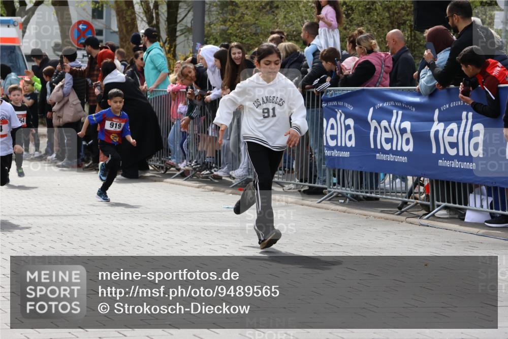 12.04.2026 - 45. Internationalen Wilhelmsburger Insellauf Strokosch-Dieckow http://msf.ph/oto/9489565 12.04.2026 14:08:41 Ziel 653, 143, 1057, 232, 749, 967, 774, 919, 754 meine-sportfotos.de