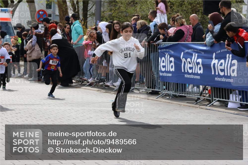 12.04.2026 - 45. Internationalen Wilhelmsburger Insellauf Strokosch-Dieckow http://msf.ph/oto/9489566 12.04.2026 14:08:41 Ziel 653, 143, 1057, 232, 749, 967, 774, 919, 754 meine-sportfotos.de