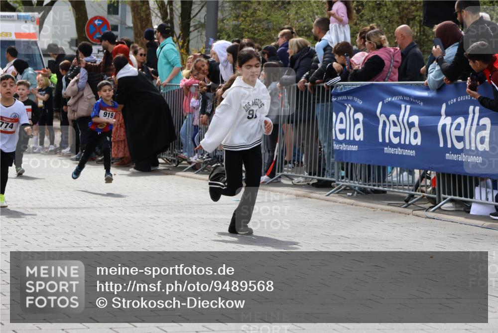 12.04.2026 - 45. Internationalen Wilhelmsburger Insellauf Strokosch-Dieckow http://msf.ph/oto/9489568 12.04.2026 14:08:41 Ziel 653, 143, 1057, 232, 749, 967, 774, 919, 754 meine-sportfotos.de