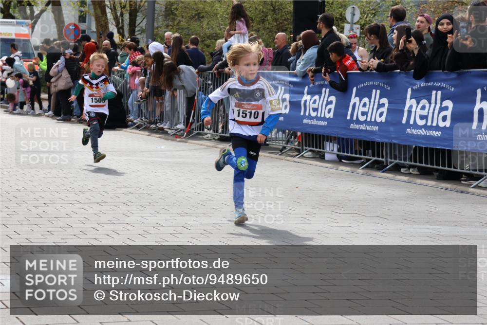 12.04.2026 - 45. Internationalen Wilhelmsburger Insellauf Strokosch-Dieckow http://msf.ph/oto/9489650 12.04.2026 14:08:17 Ziel 1523, 788, 1510, 1509 meine-sportfotos.de
