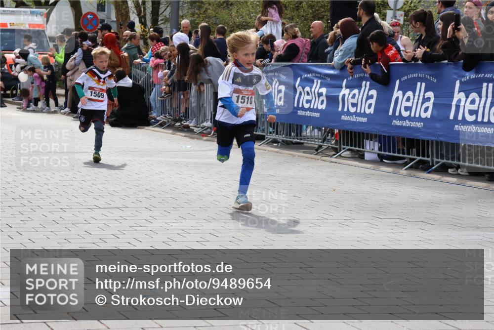 12.04.2026 - 45. Internationalen Wilhelmsburger Insellauf Strokosch-Dieckow http://msf.ph/oto/9489654 12.04.2026 14:08:17 Ziel 1523, 788, 1510, 1509 meine-sportfotos.de