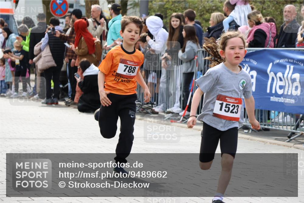 12.04.2026 - 45. Internationalen Wilhelmsburger Insellauf Strokosch-Dieckow http://msf.ph/oto/9489662 12.04.2026 14:08:11 Ziel 1523, 788, 1510 meine-sportfotos.de