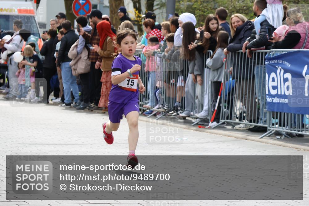 12.04.2026 - 45. Internationalen Wilhelmsburger Insellauf Strokosch-Dieckow http://msf.ph/oto/9489700 12.04.2026 14:08:00 Ziel 15, 1508 meine-sportfotos.de