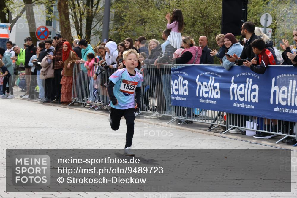 12.04.2026 - 45. Internationalen Wilhelmsburger Insellauf Strokosch-Dieckow http://msf.ph/oto/9489723 12.04.2026 14:07:47 Ziel 1522 meine-sportfotos.de