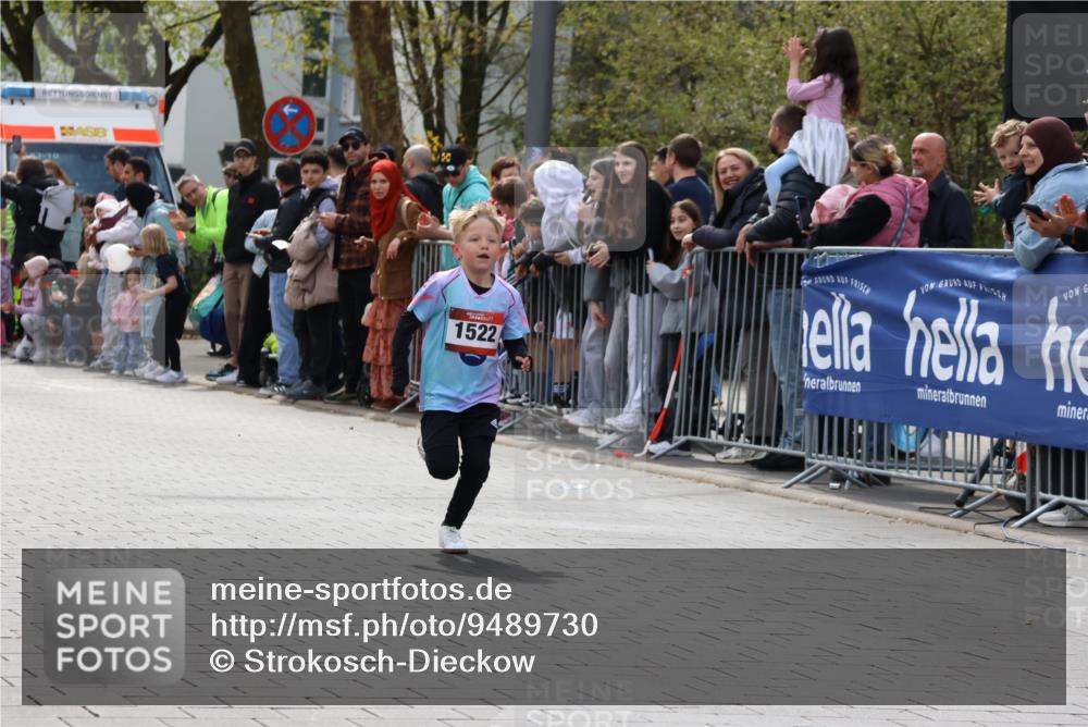 12.04.2026 - 45. Internationalen Wilhelmsburger Insellauf Strokosch-Dieckow http://msf.ph/oto/9489730 12.04.2026 14:07:47 Ziel 1522 meine-sportfotos.de