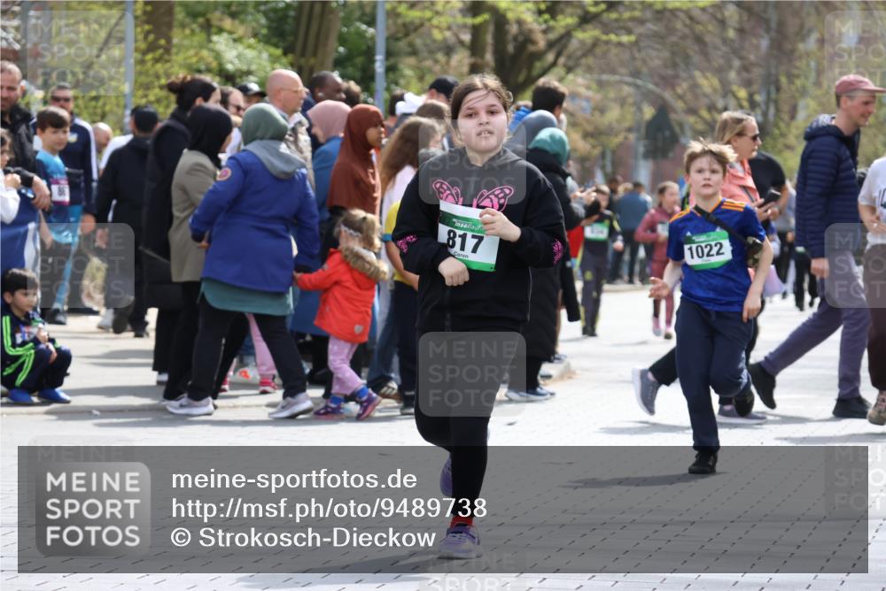 12.04.2026 - 45. Internationalen Wilhelmsburger Insellauf Strokosch-Dieckow http://msf.ph/oto/9489738 12.04.2026 14:36:16 Ziel 125, 827, 1024, 517, 521, 817, 1022 meine-sportfotos.de