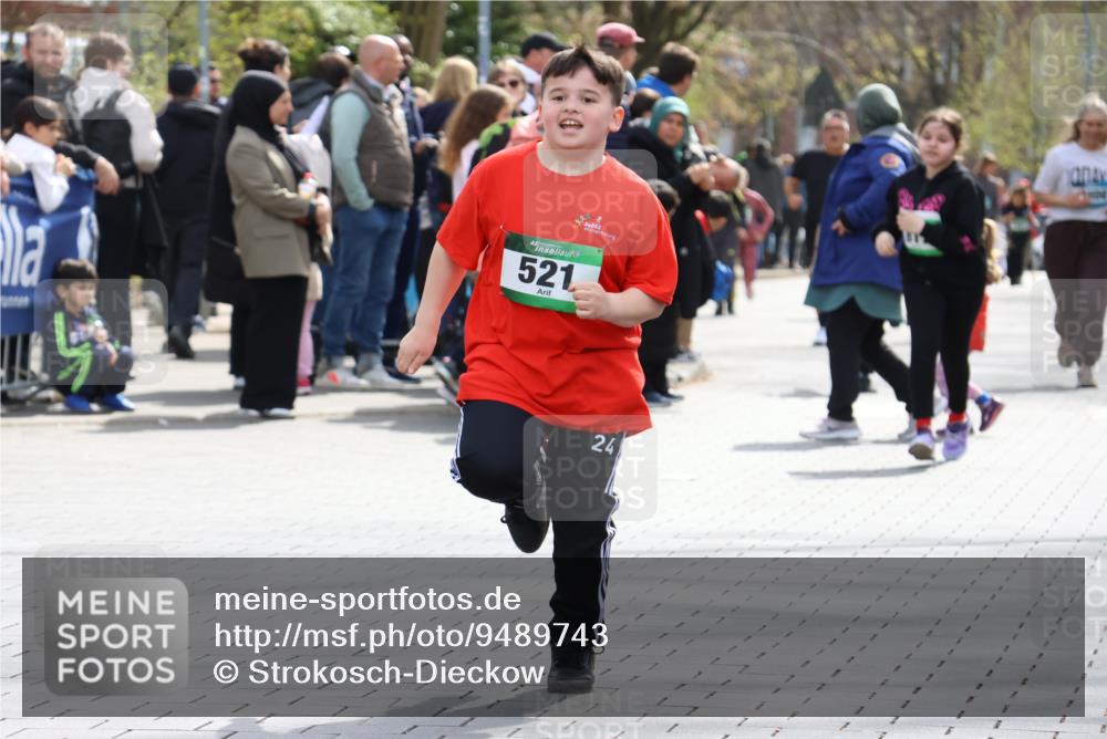 12.04.2026 - 45. Internationalen Wilhelmsburger Insellauf Strokosch-Dieckow http://msf.ph/oto/9489743 12.04.2026 14:36:13 Ziel 820, 328, 1025, 360, 325, 125, 827, 1024, 517, 521 meine-sportfotos.de