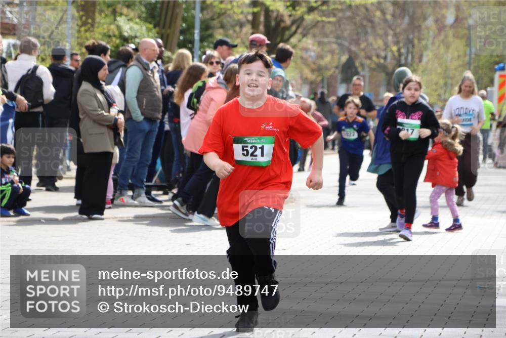 12.04.2026 - 45. Internationalen Wilhelmsburger Insellauf Strokosch-Dieckow http://msf.ph/oto/9489747 12.04.2026 14:36:13 Ziel 820, 328, 1025, 360, 325, 125, 827, 1024, 517, 521 meine-sportfotos.de