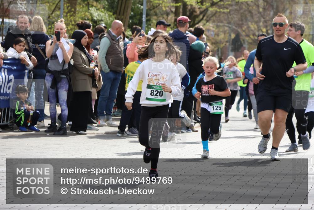 12.04.2026 - 45. Internationalen Wilhelmsburger Insellauf Strokosch-Dieckow http://msf.ph/oto/9489769 12.04.2026 14:36:03 Ziel 847, 641, 1056, 411, 93, 148, 1710, 863, 820, 328, 1025, 360, 325 meine-sportfotos.de