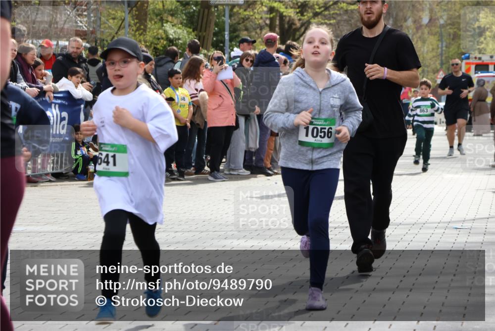 12.04.2026 - 45. Internationalen Wilhelmsburger Insellauf Strokosch-Dieckow http://msf.ph/oto/9489790 12.04.2026 14:35:56 Ziel 583, 628, 557, 585, 79, 76, 344, 90, 1732, 847, 641, 1056, 411, 93, 148 meine-sportfotos.de