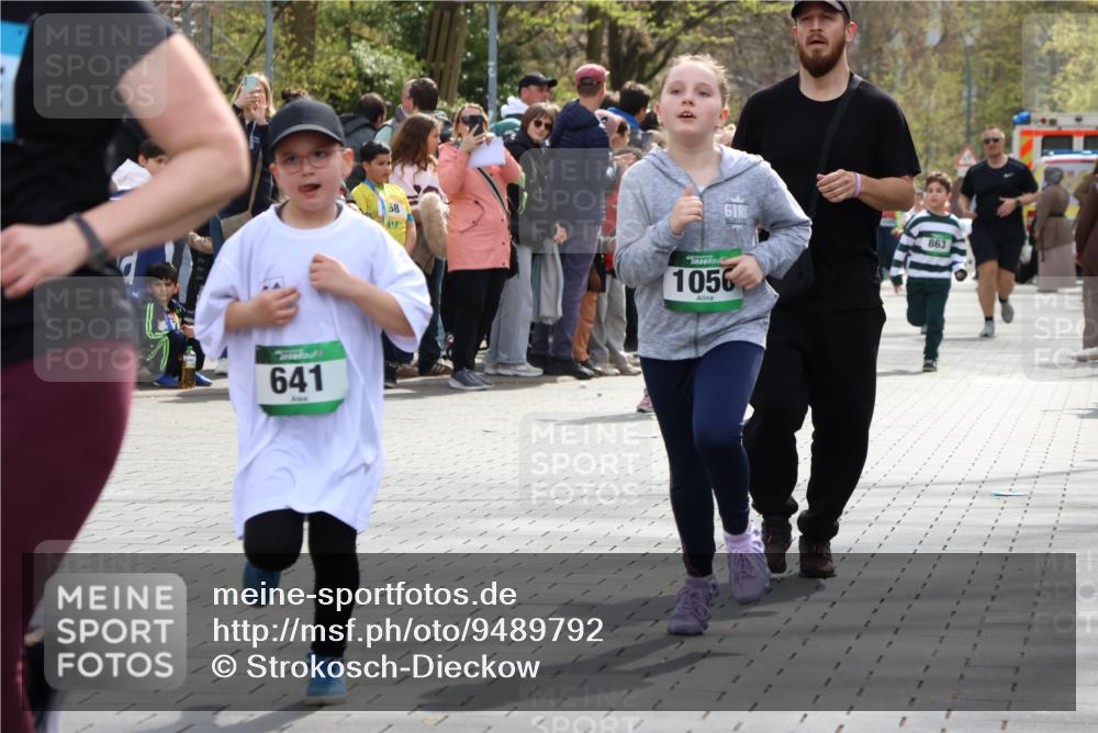 12.04.2026 - 45. Internationalen Wilhelmsburger Insellauf Strokosch-Dieckow http://msf.ph/oto/9489792 12.04.2026 14:35:56 Ziel 583, 628, 557, 585, 79, 76, 344, 90, 1732, 847, 641, 1056, 411, 93, 148 meine-sportfotos.de