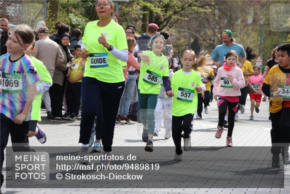 12.04.2026 - 45. Internationalen Wilhelmsburger Insellauf Strokosch-Dieckow http://msf.ph/oto/9489819 12.04.2026 14:35:46 Ziel 77, 549, 1729, 606, 13, 850, 481, 81, 1069, 583, 628, 557, 585 meine-sportfotos.de