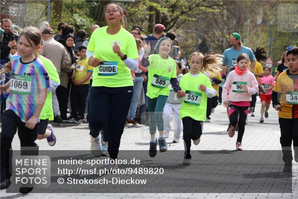 12.04.2026 - 45. Internationalen Wilhelmsburger Insellauf Strokosch-Dieckow http://msf.ph/oto/9489820 12.04.2026 14:35:46 Ziel 77, 549, 1729, 606, 13, 850, 481, 81, 1069, 583, 628, 557, 585 meine-sportfotos.de