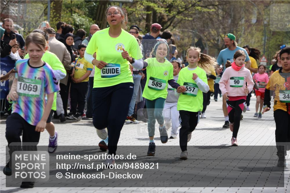 12.04.2026 - 45. Internationalen Wilhelmsburger Insellauf Strokosch-Dieckow http://msf.ph/oto/9489821 12.04.2026 14:35:46 Ziel 77, 549, 1729, 606, 13, 850, 481, 81, 1069, 583, 628, 557, 585 meine-sportfotos.de