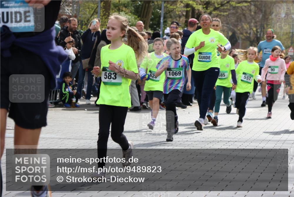 12.04.2026 - 45. Internationalen Wilhelmsburger Insellauf Strokosch-Dieckow http://msf.ph/oto/9489823 12.04.2026 14:35:45 Ziel 77, 549, 1729, 606, 13, 850, 481, 81, 1069, 583, 628, 557, 585 meine-sportfotos.de