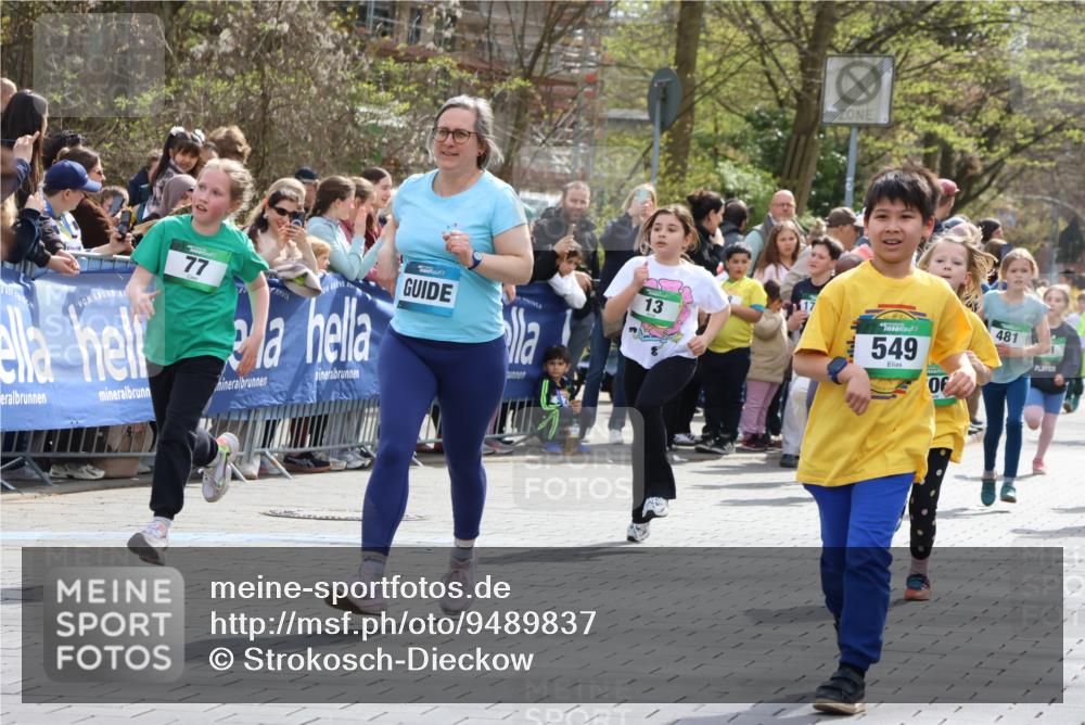 12.04.2026 - 45. Internationalen Wilhelmsburger Insellauf Strokosch-Dieckow http://msf.ph/oto/9489837 12.04.2026 14:35:39 Ziel 515, 432, 513, 442, 603, 364, 425, 813, 674, 1724, 118, 322, 525, 77, 549, 1729, 606, 13, 850, 481 meine-sportfotos.de