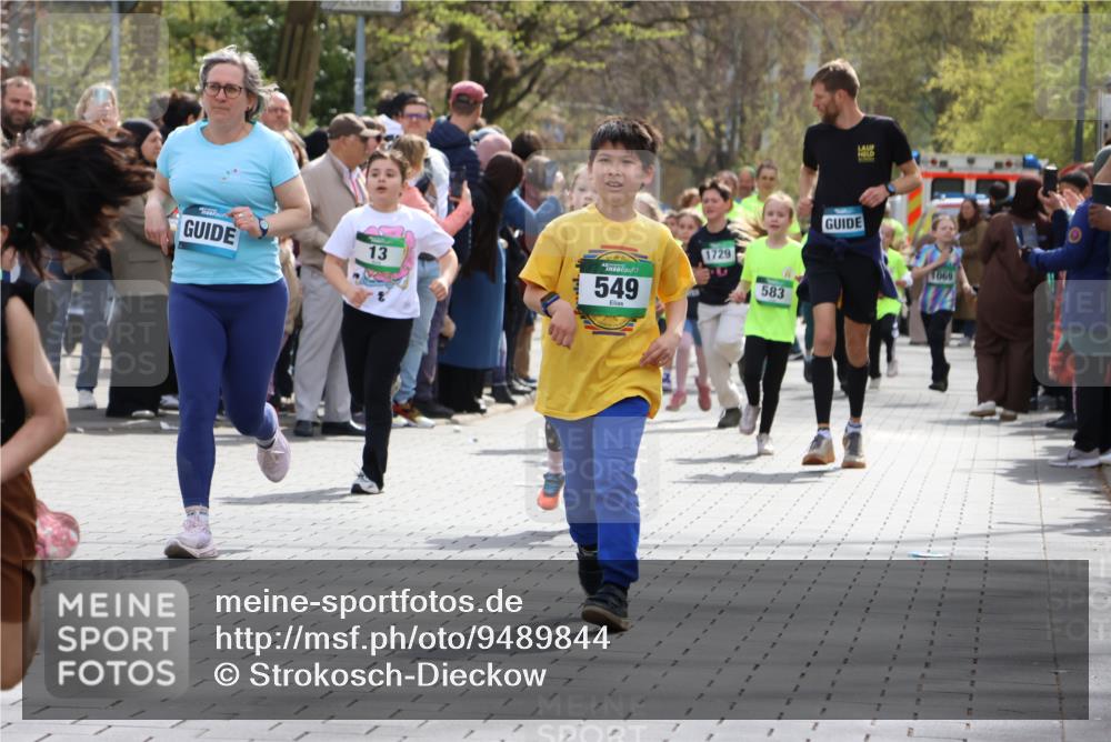 12.04.2026 - 45. Internationalen Wilhelmsburger Insellauf Strokosch-Dieckow http://msf.ph/oto/9489844 12.04.2026 14:35:38 Ziel 851, 515, 432, 513, 442, 603, 364, 425, 813, 674, 1724, 118, 322, 525, 77, 549, 1729, 606, 13 meine-sportfotos.de
