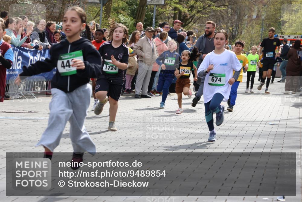 12.04.2026 - 45. Internationalen Wilhelmsburger Insellauf Strokosch-Dieckow http://msf.ph/oto/9489854 12.04.2026 14:35:35 Ziel 334, 514, 594, 680, 851, 515, 432, 513, 442, 603, 364, 425, 813, 674, 1724, 118, 322, 525, 77, 549 meine-sportfotos.de